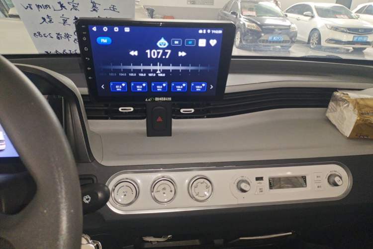 Used Wuling Hongguang MINIEV 2022 Macaron Premium Model – Lithium Iron Phosphate Audio And AC Panel