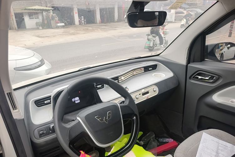Used Wuling Hongguang MINIEV 2022 Macaron Fashion Model Lithium Iron Phosphate Center Console