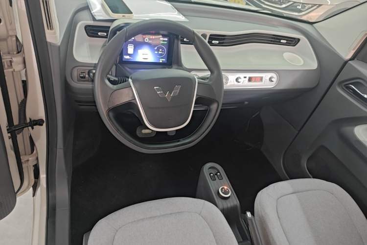 Used Wuling Hongguang MINIEV 2022 Macaron Premium Model – Lithium Iron Phosphate Center Console