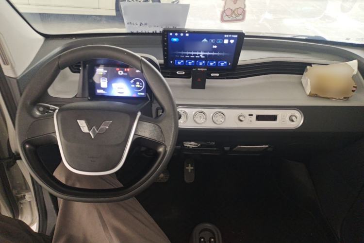 Used Wuling Hongguang MINIEV 2022 Macaron Premium Model – Lithium Iron Phosphate Center Console
