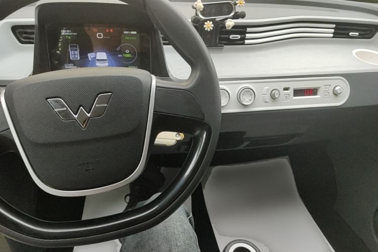 Used Wuling Hongguang MINIEV 2022 Macaron Premium Model – Lithium Iron Phosphate Center Console
