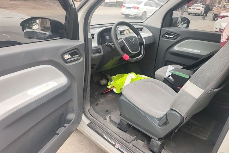 Used Wuling Hongguang MINIEV 2022 Macaron Fashion Model Lithium Iron Phosphate Driver Seat