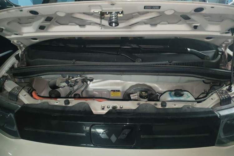 Used Wuling Hongguang MINIEV 2022 Macaron Fashion Model Lithium Iron Phosphate Engine Bay