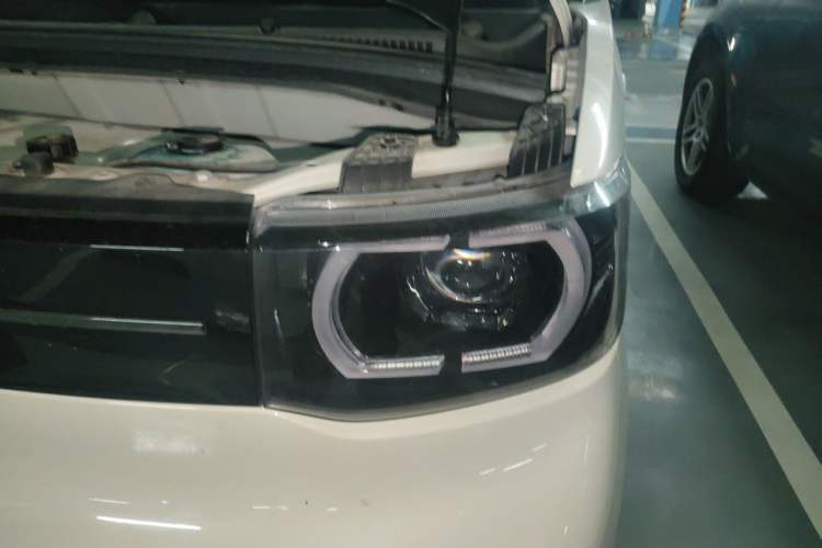 Used Wuling Hongguang MINIEV 2022 Macaron Fashion Model Lithium Iron Phosphate Engine Bay Left