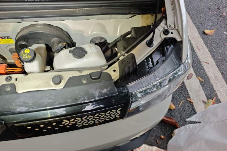 Used Wuling Hongguang MINIEV 2022 GAMEBOY 200km Gaming Edition with Lithium Iron Phosphate Engine Bay Left