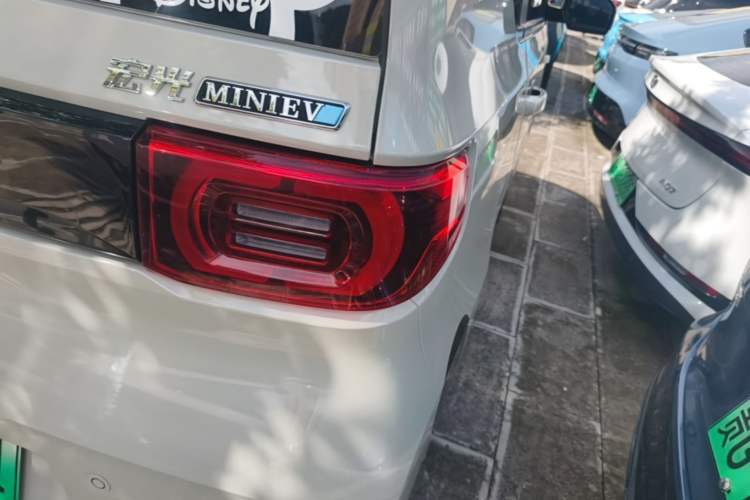 Used Wuling Hongguang MINIEV 2022 Macaron Premium Model – Lithium Ternary Battery Exterior 2