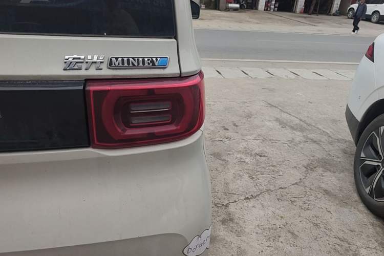 Used Wuling Hongguang MINIEV 2022 Macaron Fashion Model Lithium Iron Phosphate Exterior 3