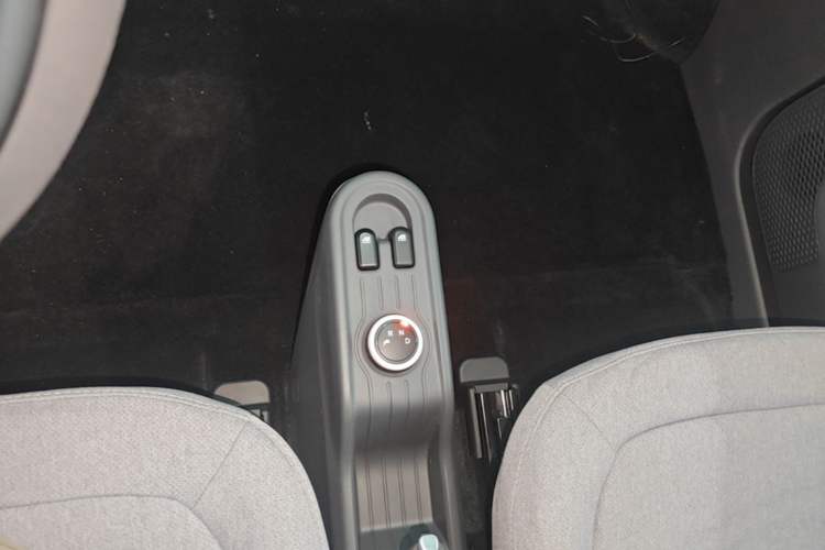 Used Wuling Hongguang MINIEV 2022 Macaron Premium Model – Lithium Iron Phosphate Gear Lever