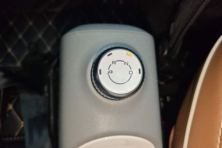 Used Wuling Hongguang MINIEV 2022 GAMEBOY 200km Gaming Edition with Lithium Iron Phosphate Gear Lever