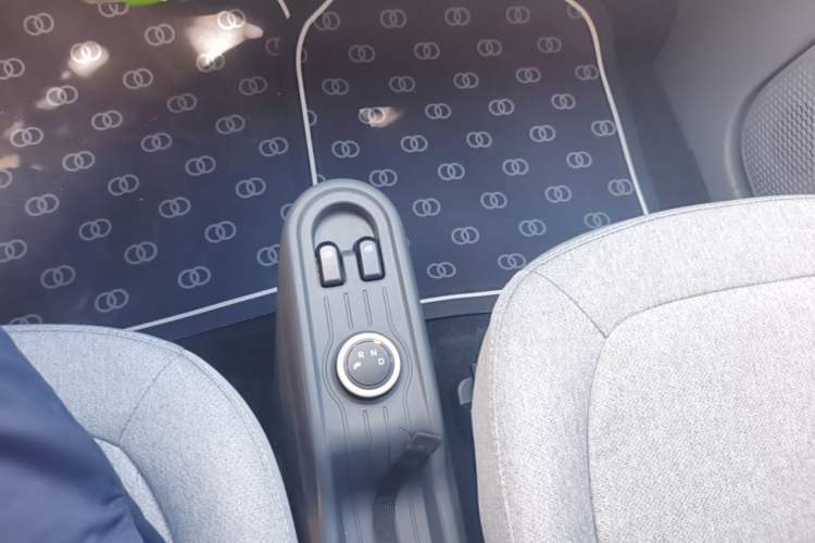 Used Wuling Hongguang MINIEV 2022 Macaron Premium Model – Lithium Ternary Battery Gear Lever