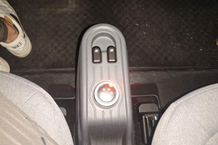 Used Wuling Hongguang MINIEV 2022 Macaron Premium Model – Lithium Iron Phosphate Gear Lever