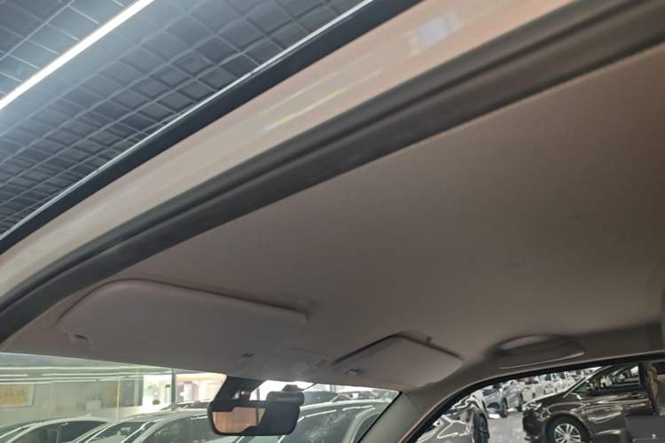 Used Wuling Hongguang MINIEV 2022 Macaron Premium Model – Lithium Iron Phosphate Headliner