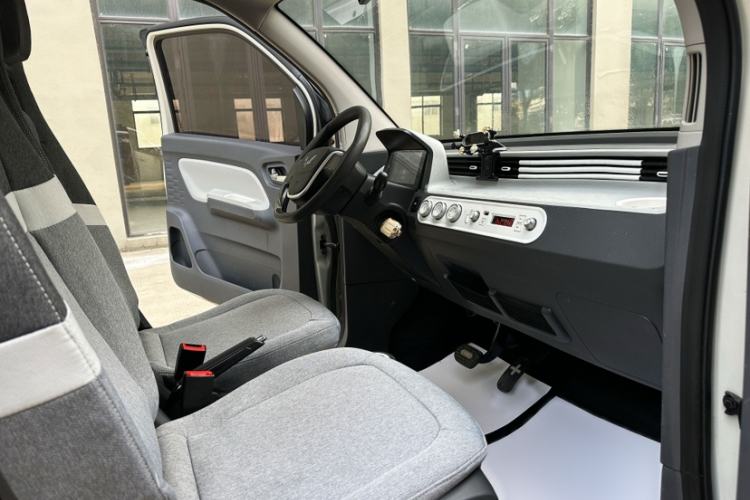 Used Wuling Hongguang MINIEV 2022 Macaron Premium Model – Lithium Iron Phosphate Interior 3