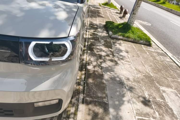 Used Wuling Hongguang MINIEV 2022 Macaron Premium Model – Lithium Ternary Battery Left Front Headlight