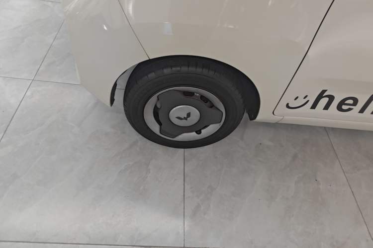 Used Wuling Hongguang MINIEV 2022 Macaron Premium Model – Lithium Iron Phosphate Left Front Wheel Hub