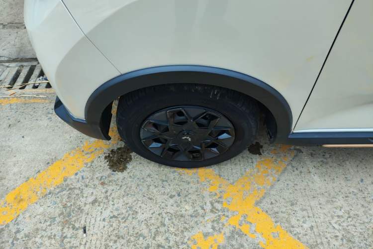 Used Wuling Hongguang MINIEV 2022 GAMEBOY 200km Gaming Edition with Lithium Iron Phosphate Left Front Wheel Hub