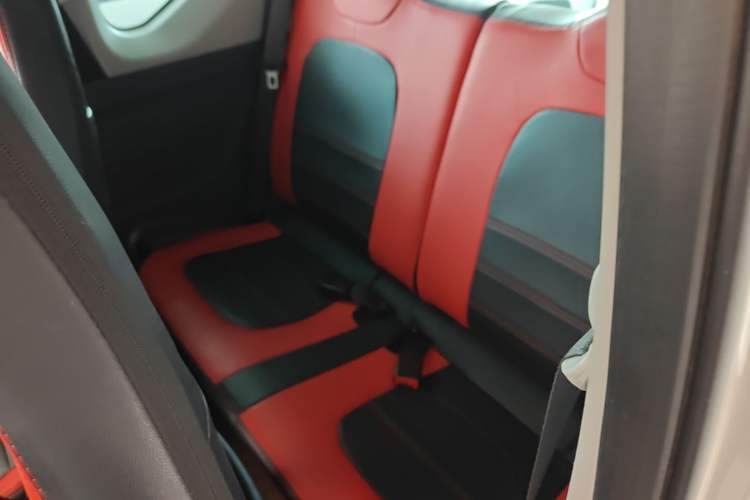 Used Wuling Hongguang MINIEV 2022 Macaron Fashion Edition Lithium-Nickel-Cobalt-Alpha-oxide Left Rear Seat