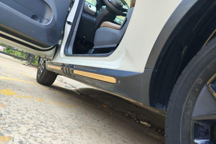 Used Wuling Hongguang MINIEV 2022 GAMEBOY 200km Gaming Edition with Lithium Iron Phosphate Left Side Sill