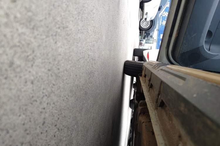 Used Wuling Hongguang MINIEV 2022 GAMEBOY 200km Gaming Edition with Lithium Iron Phosphate Left Side Sill