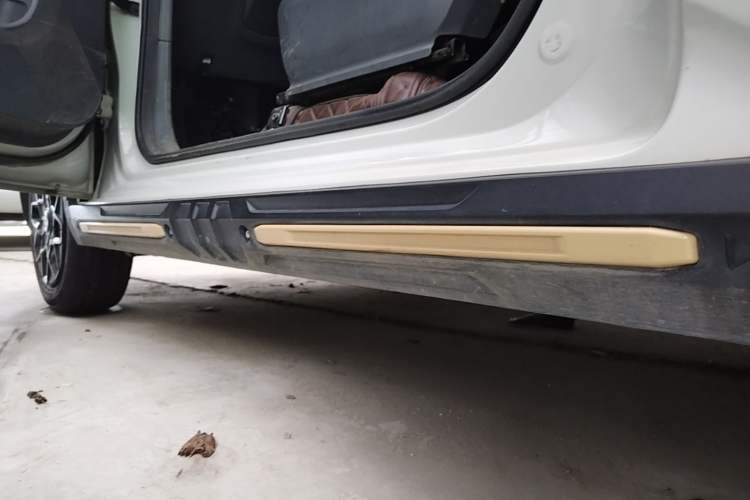 Used Wuling Hongguang MINIEV 2022 GAMEBOY 200km Gaming Edition with Lithium Iron Phosphate Left Side Sill