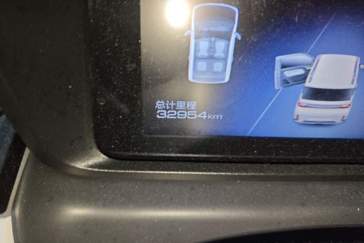 Used Wuling Hongguang MINIEV 2022 GAMEBOY 200km Gaming Edition with Lithium Iron Phosphate Odometer Close Up