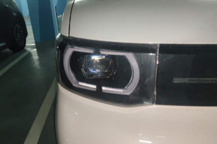 Used Wuling Hongguang MINIEV 2022 Macaron Fashion Model Lithium Iron Phosphate Right Front Headlight