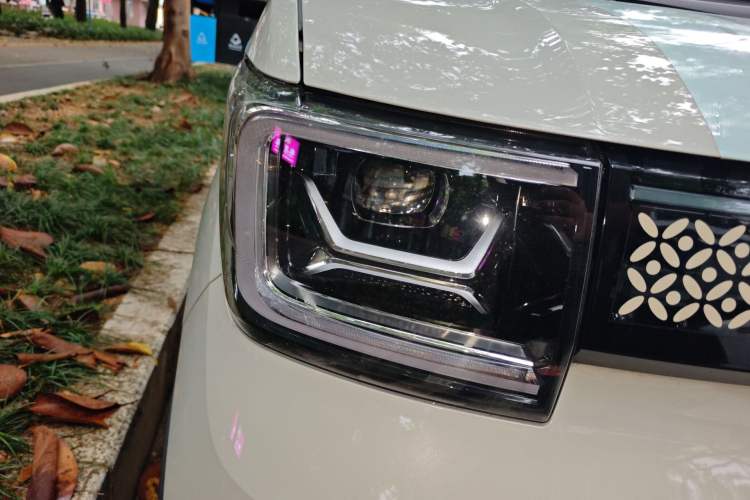 Used Wuling Hongguang MINIEV 2022 GAMEBOY 200km Gaming Edition with Lithium Iron Phosphate Right Front Headlight