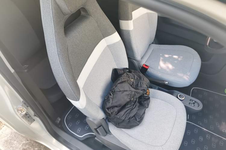 Used Wuling Hongguang MINIEV 2022 Macaron Premium Model – Lithium Ternary Battery Right Front Seat
