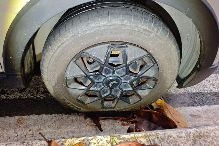 Used Wuling Hongguang MINIEV 2022 GAMEBOY 200km Gaming Edition with Lithium Iron Phosphate Right Front Wheel Hub