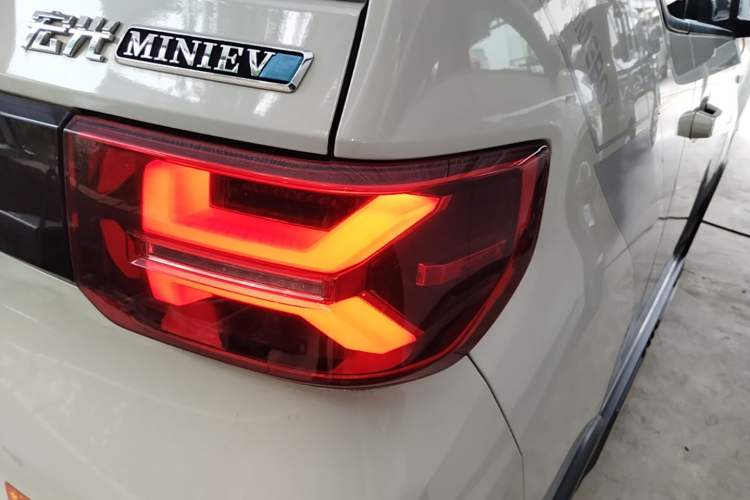 Used Wuling Hongguang MINIEV 2022 GAMEBOY 200km Gaming Edition with Lithium Iron Phosphate Right Rear Taillight