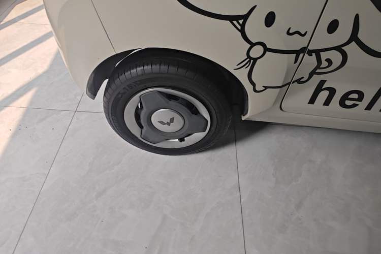 Used Wuling Hongguang MINIEV 2022 Macaron Premium Model – Lithium Iron Phosphate Right Rear Wheel Hub