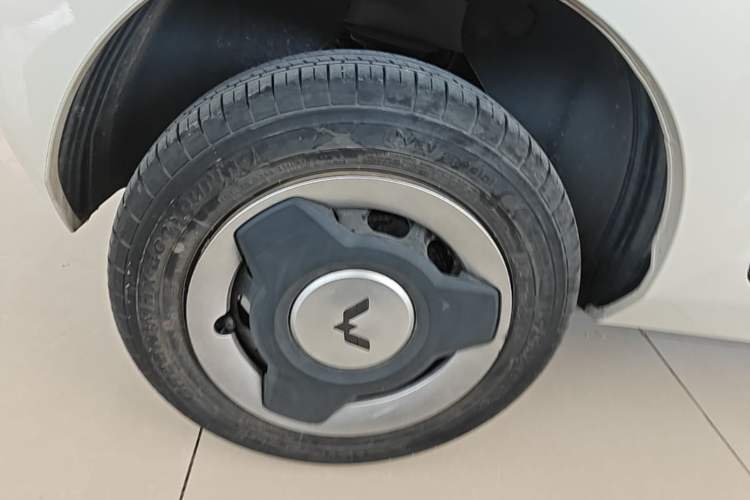 Used Wuling Hongguang MINIEV 2022 Macaron Fashion Edition Lithium-Nickel-Cobalt-Alpha-oxide Right Rear Wheel Hub