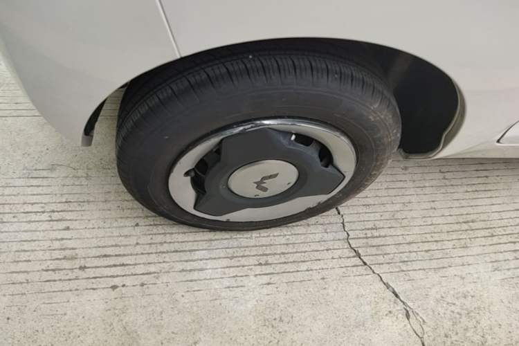 Used Wuling Hongguang MINIEV 2022 Macaron Premium Model – Lithium Iron Phosphate Right Rear Wheel Hub