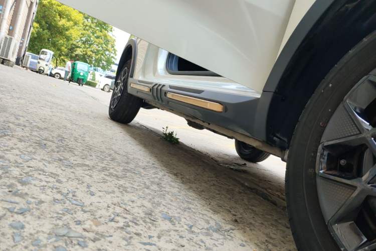 Used Wuling Hongguang MINIEV 2022 GAMEBOY 200km Gaming Edition with Lithium Iron Phosphate Right Side Sill