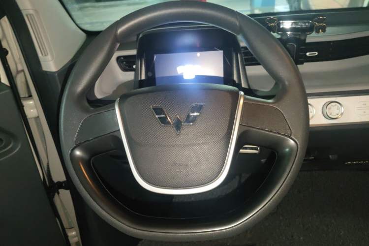 Used Wuling Hongguang MINIEV 2022 Macaron Fashion Model Lithium Iron Phosphate Steering Wheel