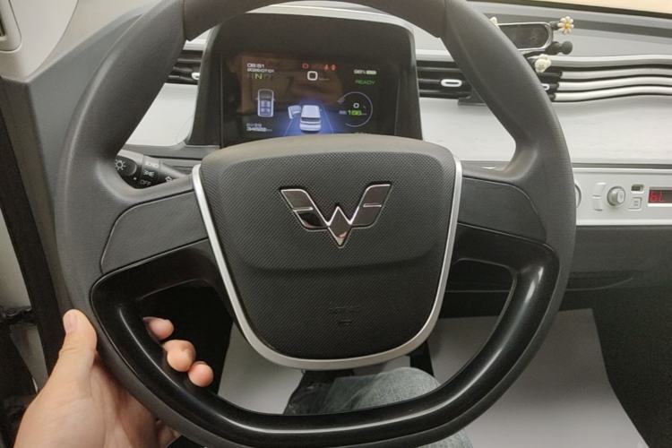 Used Wuling Hongguang MINIEV 2022 Macaron Premium Model – Lithium Iron Phosphate Steering Wheel