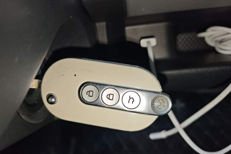 Used Wuling Hongguang MINIEV 2022 GAMEBOY 200km Gaming Edition with Lithium Iron Phosphate Vehicle Key