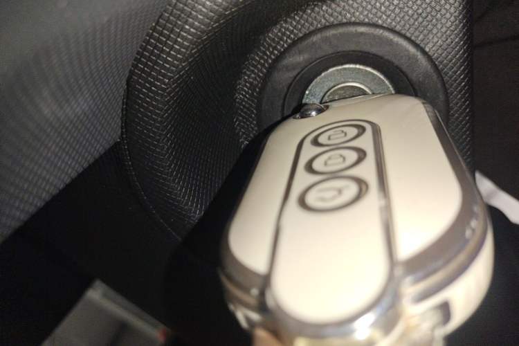 Used Wuling Hongguang MINIEV 2022 Macaron Premium Model – Lithium Iron Phosphate Vehicle Key
