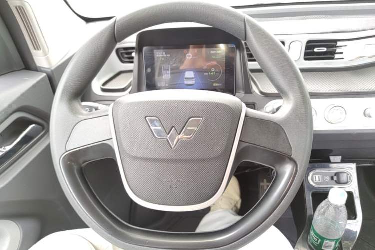 Used Wuling Hongguang MINIEV 2022 Macaron Premium Model – Lithium Iron Phosphate Steering Wheel