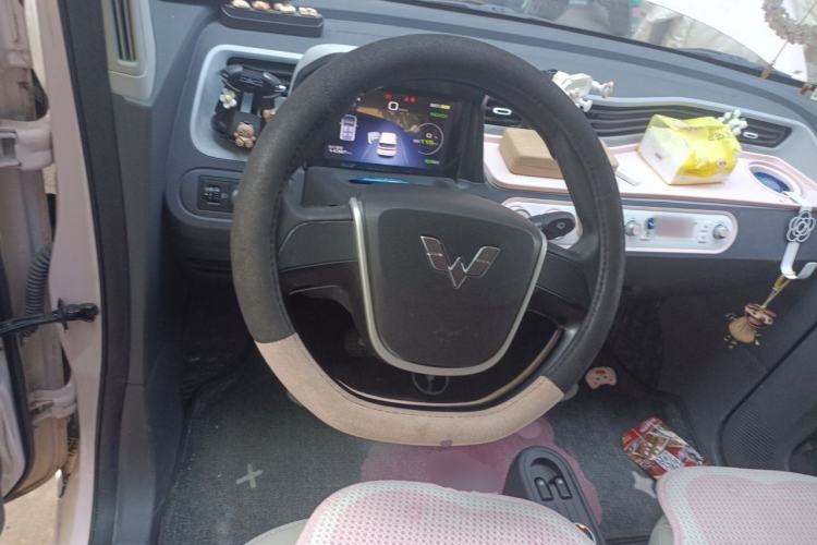 Used Wuling Hongguang MINIEV 2022 Macaron Fashion Model Lithium Iron Phosphate Steering Wheel
