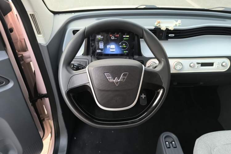 Used Wuling Hongguang MINIEV 2022 Macaron Fashion Model Lithium Iron Phosphate Steering Wheel