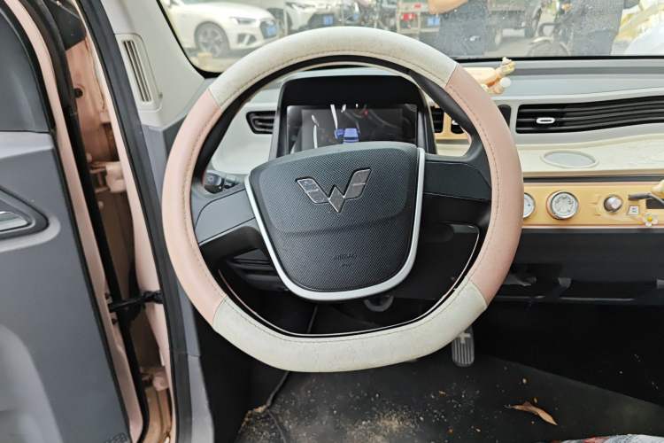 Used Wuling Hongguang MINIEV 2022 Macaron Fashion Edition Lithium-Nickel-Cobalt-Alpha-oxide Steering Wheel