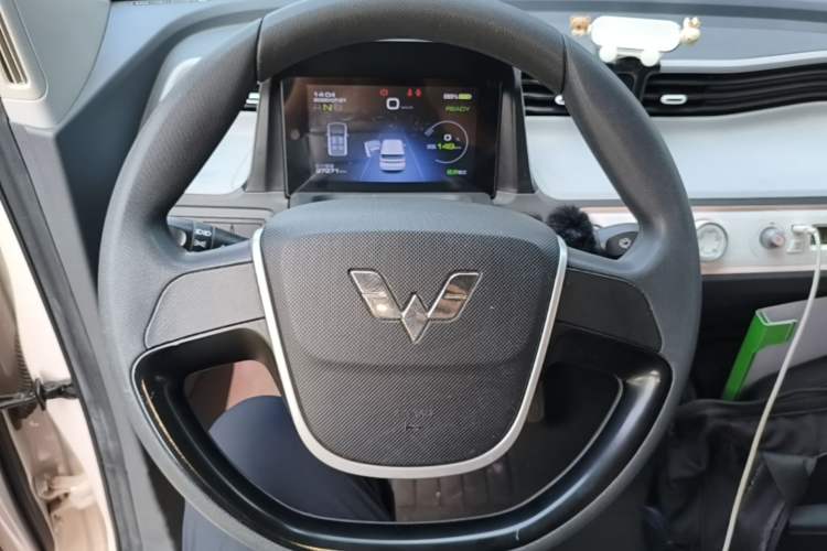 Used Wuling Hongguang MINIEV 2022 Macaron Premium Model – Lithium Iron Phosphate Steering Wheel