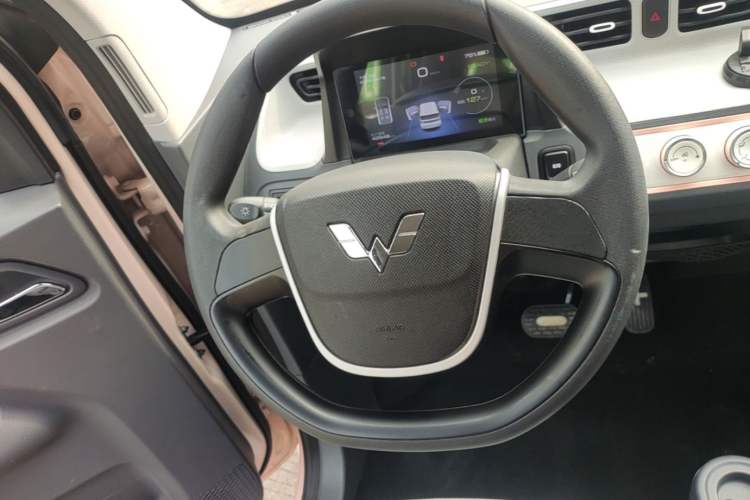 Used Wuling Hongguang MINIEV 2022 Macaron Premium Model – Lithium Iron Phosphate Steering Wheel