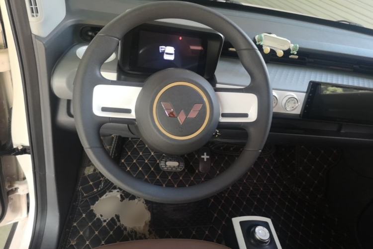 Used Wuling Hongguang MINIEV 2022 GAMEBOY 300km Enthusiast Model with Lithium Iron Phosphate Steering Wheel