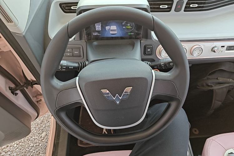 Used Wuling Hongguang MINIEV 2022 Macaron Premium Model – Lithium Iron Phosphate Steering Wheel