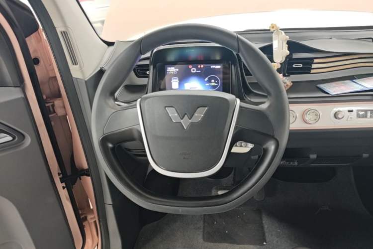Used Wuling Hongguang MINIEV 2022 Macaron Premium Model – Lithium Iron Phosphate Steering Wheel