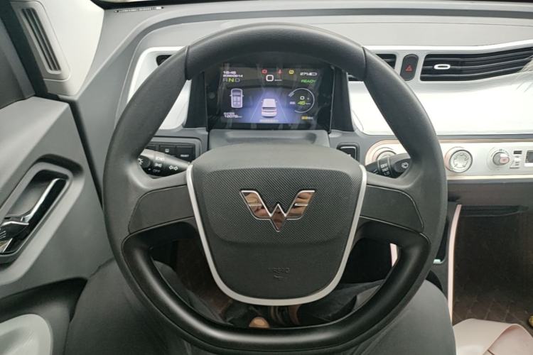 Used Wuling Hongguang MINIEV 2022 Macaron Premium Model – Lithium Iron Phosphate Steering Wheel