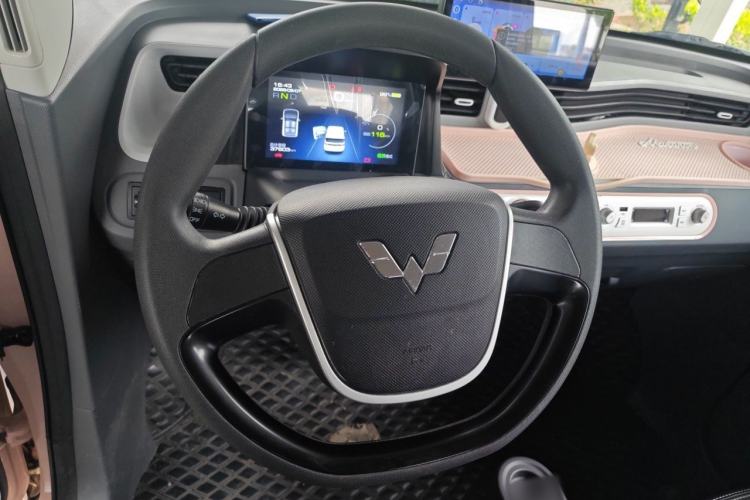 Used Wuling Hongguang MINIEV 2022 Macaron Fashion Model Lithium Iron Phosphate Steering Wheel