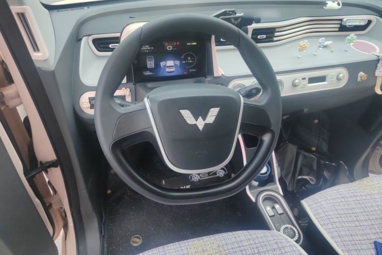 Used Wuling Hongguang MINIEV 2022 Macaron Fashion Model Lithium Iron Phosphate Steering Wheel